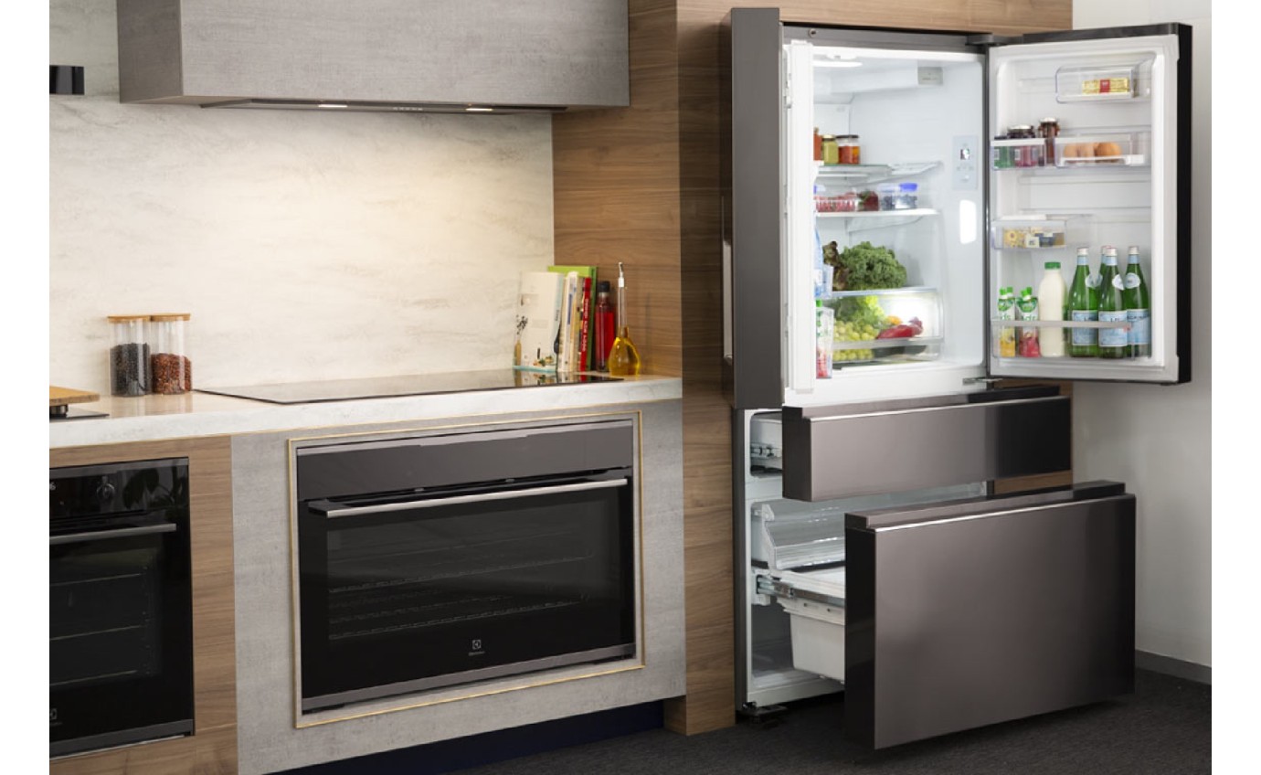 Electrolux 609L French Door Fridge (Dark Stainless Steel) EHE6899BA